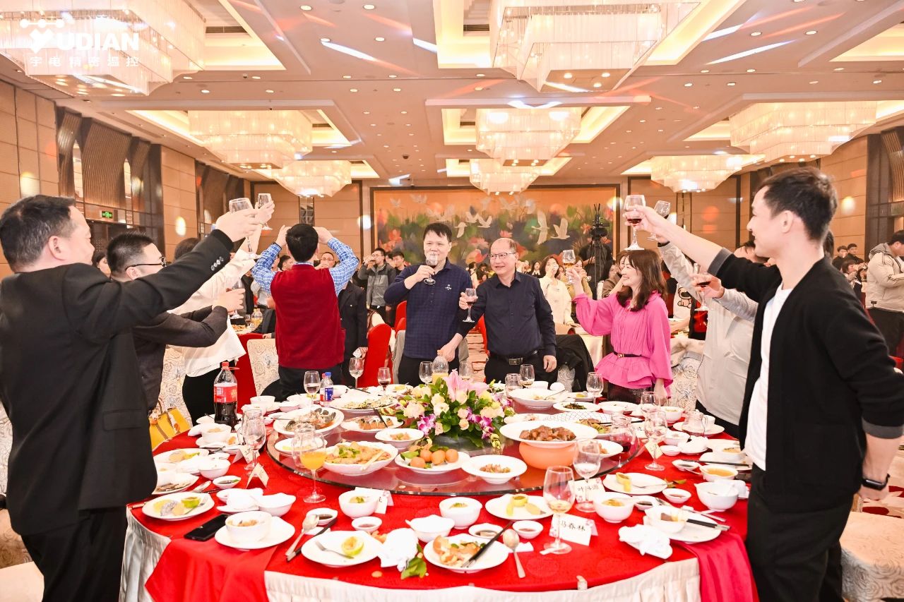 举杯1.jpg